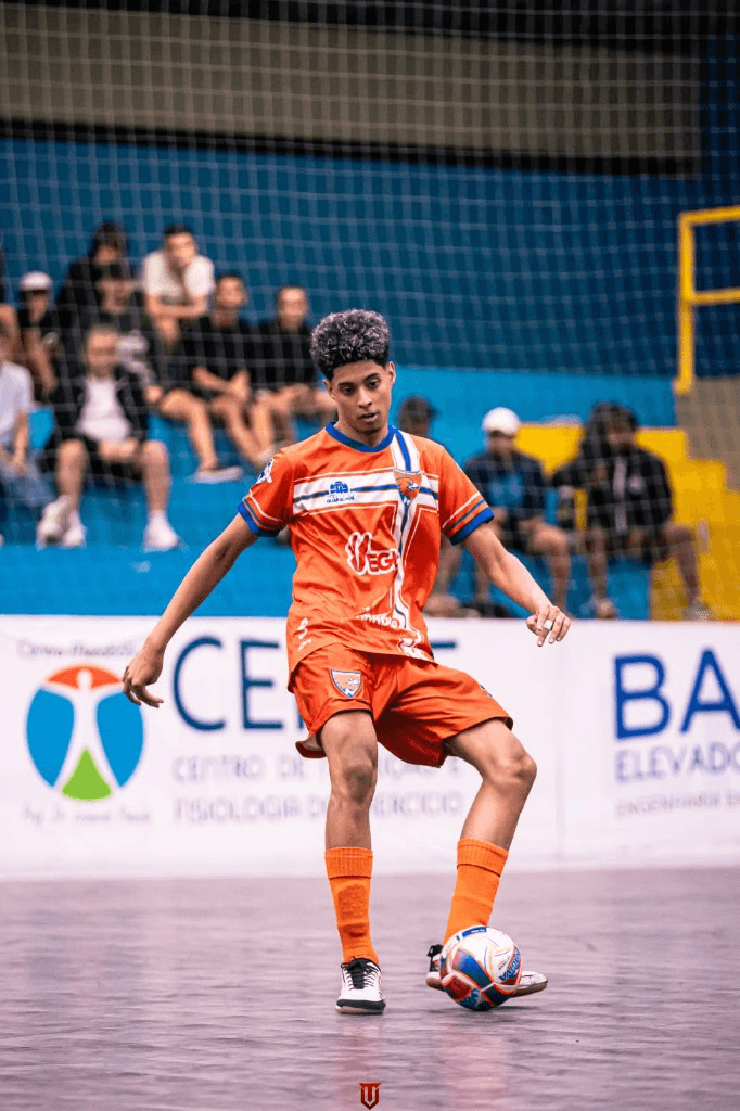 Julio Cesar Delfino Lopes, ala esquerdo de futsal do Wimpro