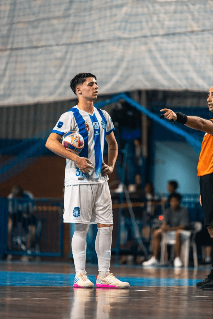 Leonardo Crivelaro Dias, pivô de futsal do Santo André